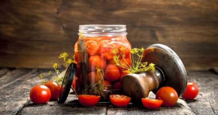 Как закрыть вкусные помидоры черри на зиму: не трескаются в банке